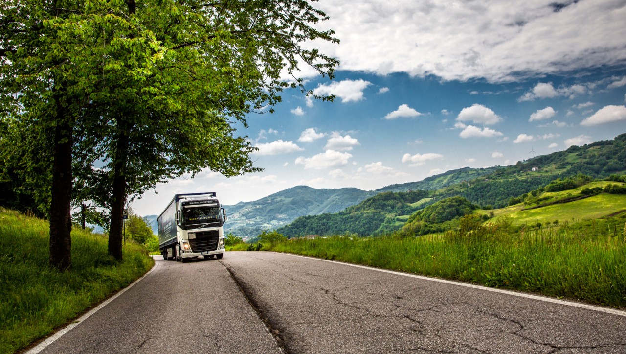 Sartori Transporti's trucks usually travel 150,000 kilometres per yer. With the I-Shift Dual Clutch, they estimate that each trucks saves €2,500 per year in fuel. 