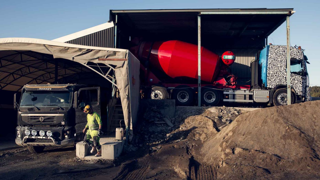 The new Volvo FMX deliver concrete to the Renström mine near Skellefteå